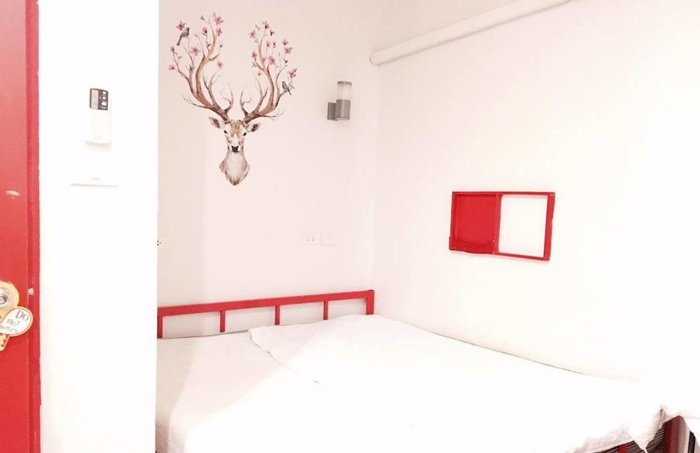 Jellybean Ezy Hostel Sathorn Bangkok Exterior photo
