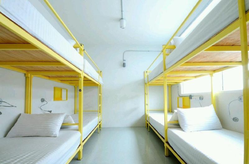 Jellybean Ezy Hostel Sathorn Bangkok Exterior photo